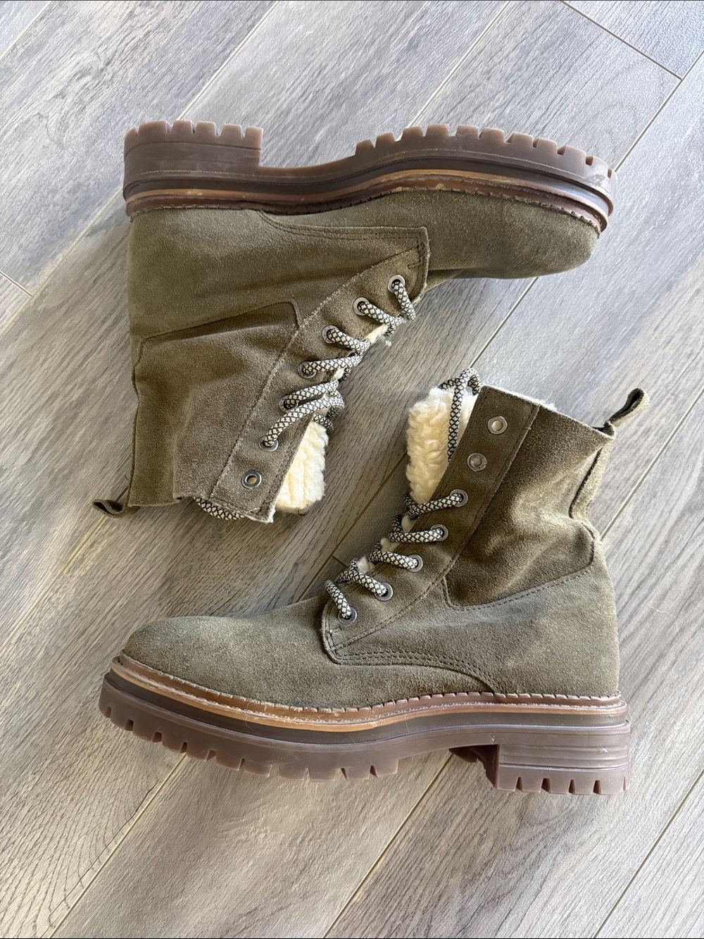 ✨NWOT✨ Cruza Suede Boot, Size 9
